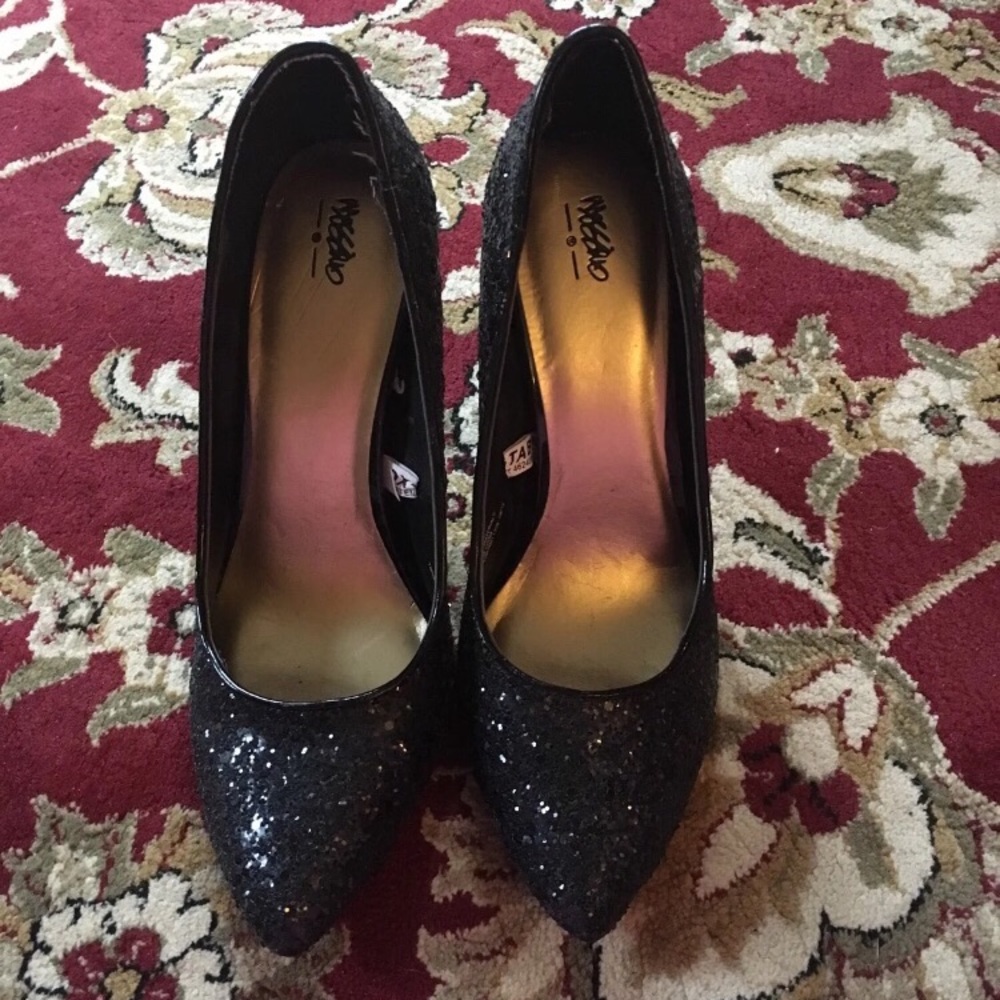 Sexy Black Sparkly Heels!